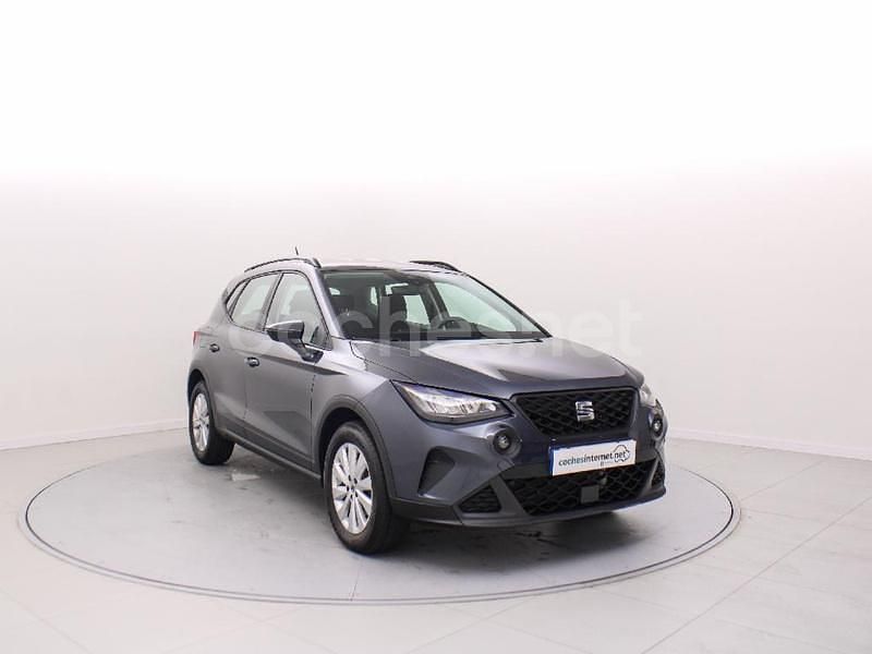 Gris / plata Usado 2024 Seat Arona Reference SUV | 16.900 € (Precio justo) - Imagen 1/4