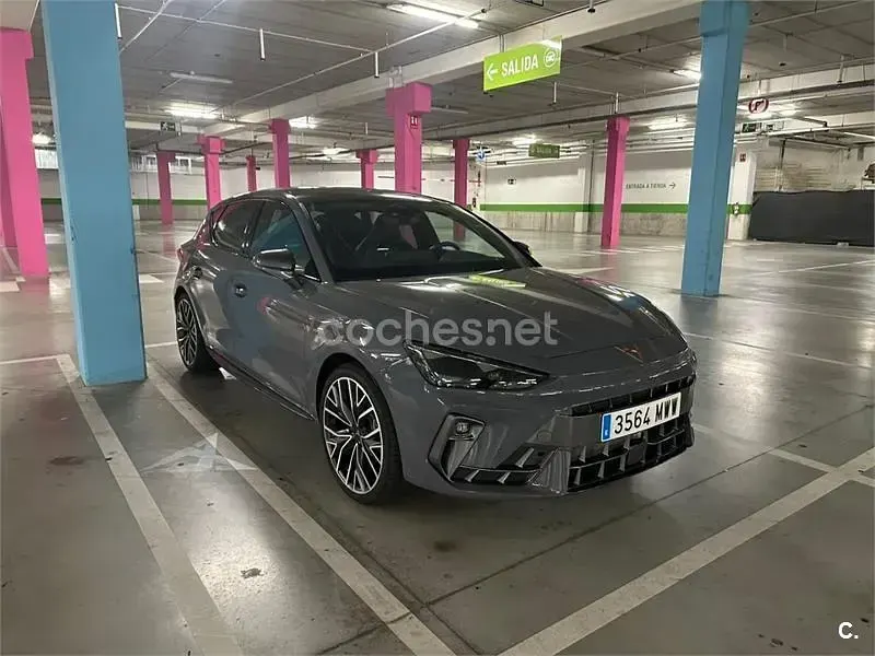 Usado Cupra Leon 150 CV (110 kW) 2025 Gris / plata Berlina