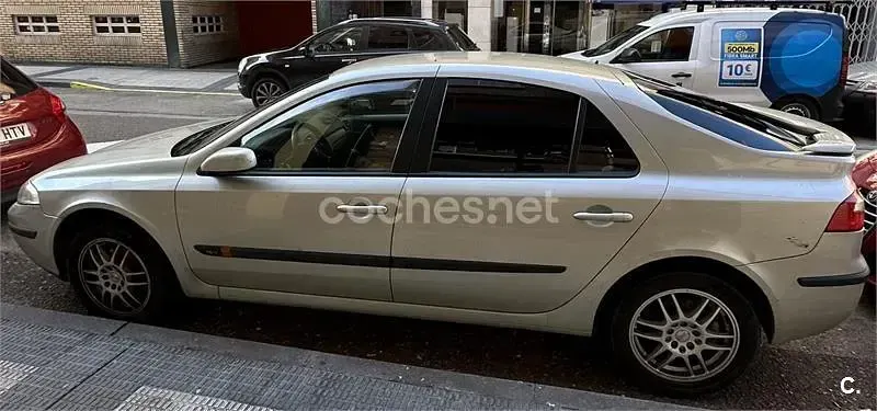 Usado Renault Laguna II Expression 110 CV (80 kW) 2004 Gris / plata Berlina