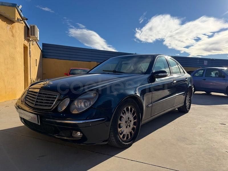 Usado Mercedes E270 Elegance 177 CV (130 kW) 2003 Azul Berlina