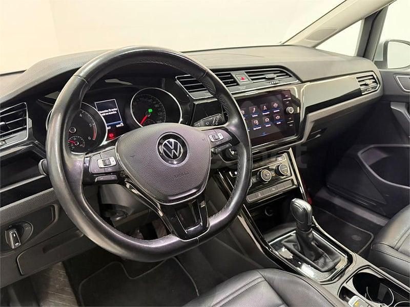 Usado VW Touran Sport 150 CV (110 kW) 2021 Gris / plata Monovolumen