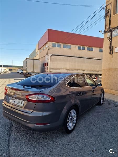 Usado Ford Mondeo Titanium 163 CV (119 kW) 2013 Marrón Berlina