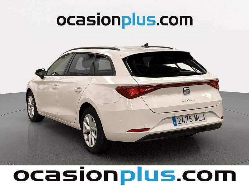 Usado Seat Leon Style 130 CV (95 kW) 2023 Blanco Monovolumen