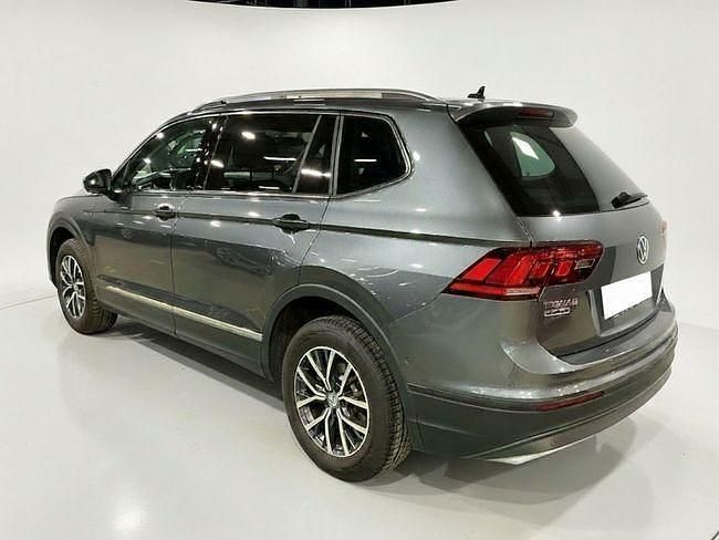 Usado VW Tiguan Allspace Comfortline 150 CV (110 kW) 2021 Gris SUV