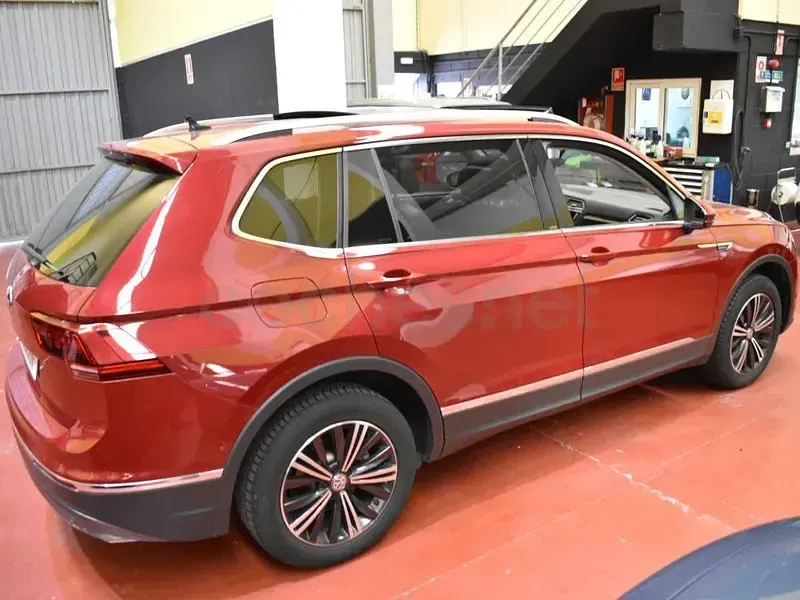 Usado VW Tiguan Allspace Life 150 CV (110 kW) 2021 Granate SUV