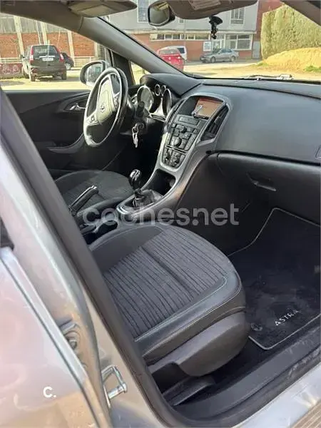 Usado Opel Astra Elegance 136 CV (100 kW) 2017 Gris / plata Berlina