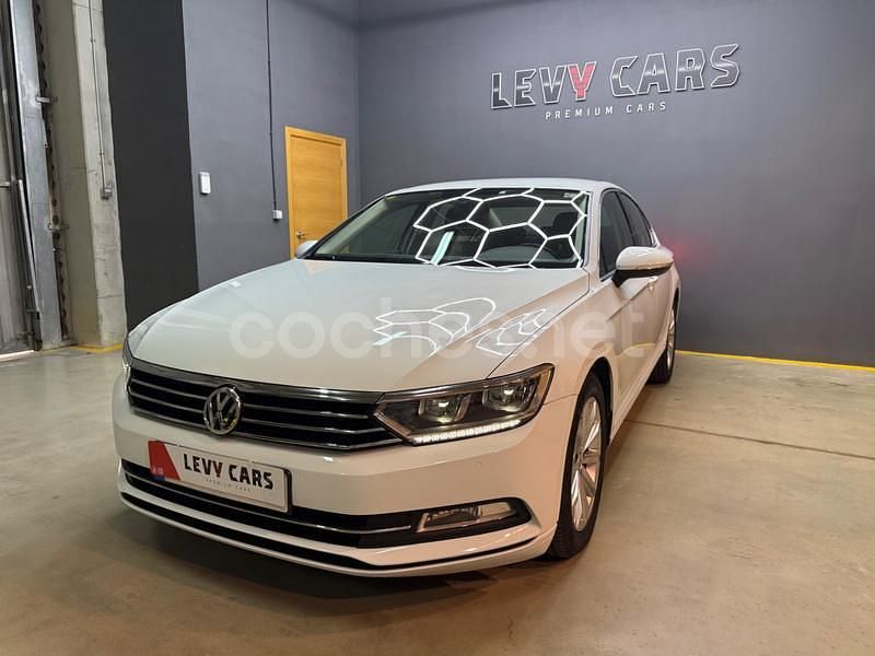 Usado VW Passat Advance 150 CV (110 kW) 2015 Blanco Berlina