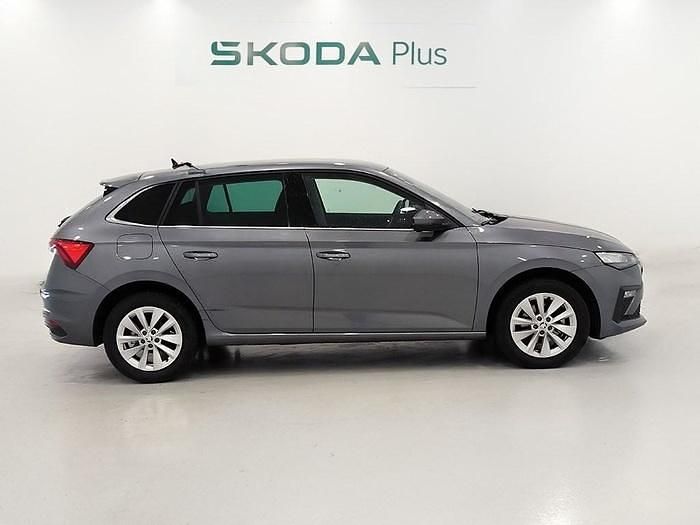 Usado Skoda Scala Selection 115 CV (84 kW) 2024 Gris / plateado Utilitario