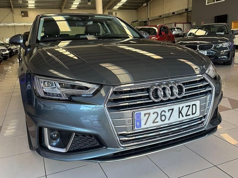 Usado Audi A4 S-Line 150 CV (110 kW) 2019 Gris / plata Berlina