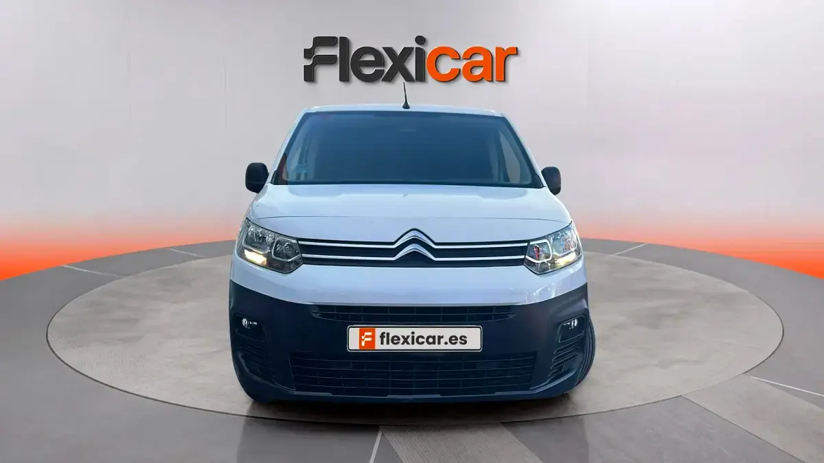 Usado Citroën Berlingo Feel 102 CV (75 kW) 2021 Blanco Monovolumen