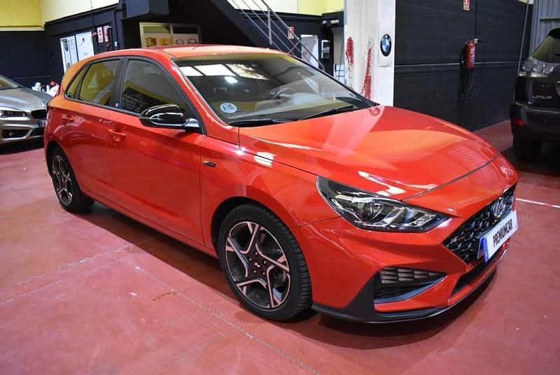 Begagnad Hyundai i30 N Line 120 HK (88 kW) 2023 Röd Halvkombi