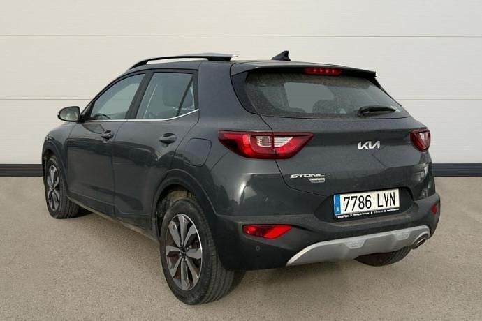 Usado Kia Stonic 101 CV (74 kW) 2021 Gris SUV