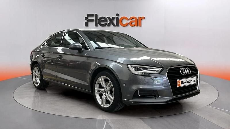 Usado Audi A3 Design 116 CV (85 kW) 2019 Gris Berlina