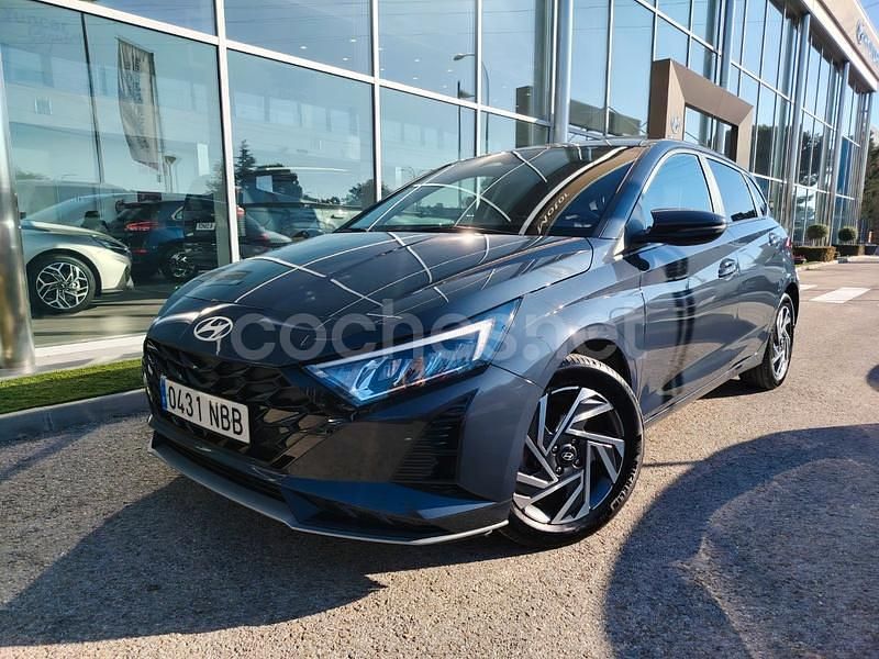 Gris / plata Usado 2025 Hyundai i20 Berlina | 19.040 € (Precio justo) - Imagen 1/4