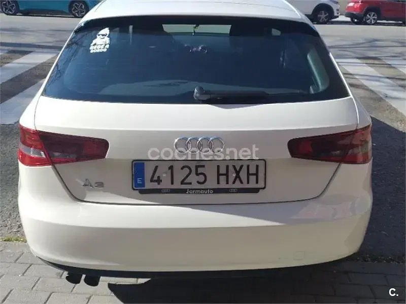 Usado Audi A3 Attraction 140 CV (102 kW) 2014 Blanco Berlina