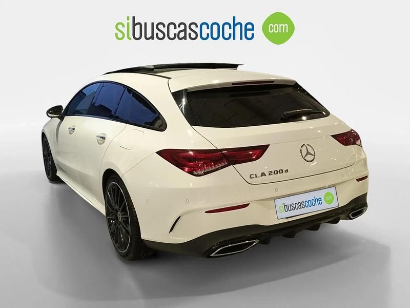 Usado Mercedes CLA200 Shooting Brake 150 CV (110 kW) 2023 Blanco Familiar
