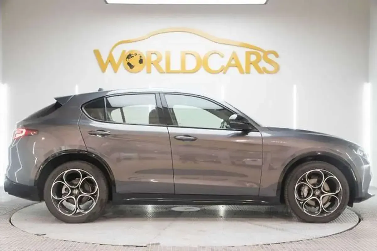 Usado Alfa Romeo Stelvio Veloce 209 CV (153 kW) 2023 Gris SUV