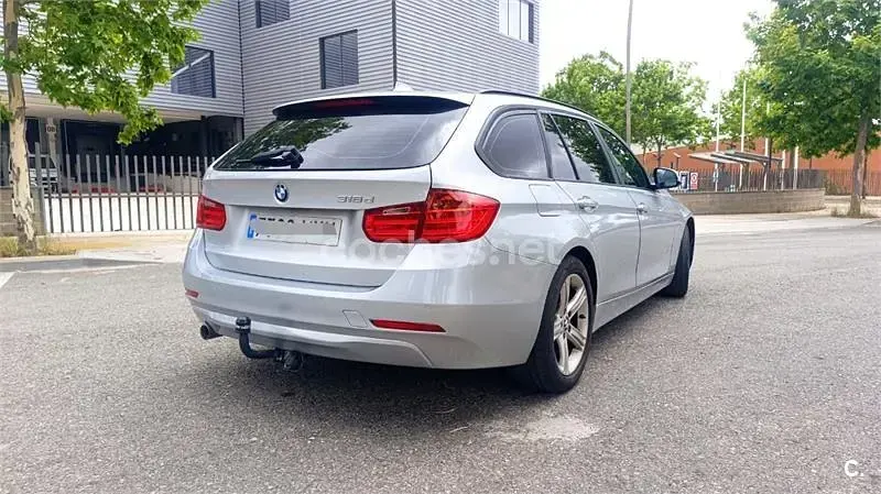 Usado BMW 318 143 CV (105 kW) 2014 Gris / plata Familiar