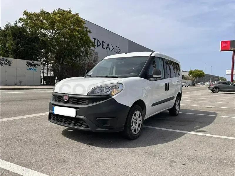 Usado Fiat Doblò Easy 105 CV (77 kW) 2016 Blanco Monovolumen