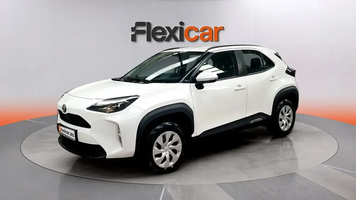 Usado Toyota Yaris Active 130 CV (95 kW) 2026 Blanco Utilitario