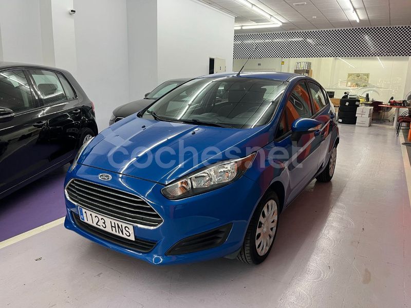 Usado Ford Fiesta Trend 82 CV (60 kW) 2013 Azul Utilitario