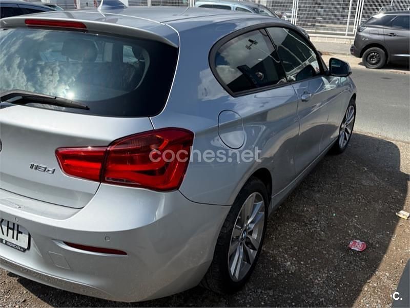 Usado BMW 118 Comfort Edition 150 CV (110 kW) 2018 Gris / plata Utilitario