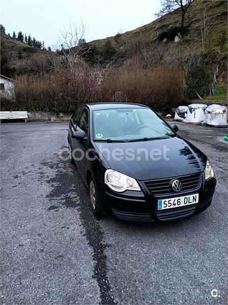 Usado VW Polo Advance 75 CV (55 kW) 2007 Negro Berlina