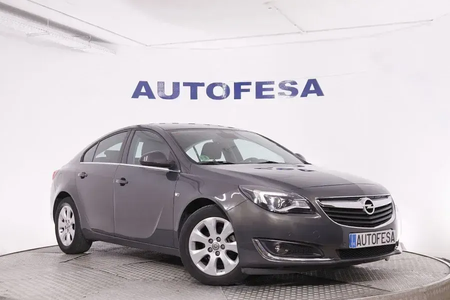 Usado Opel Insignia Selective 136 CV (100 kW) 2016 Gris
