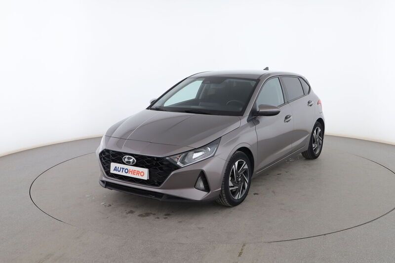 Gris Usado 2021 Hyundai i20 Utilitario | 14.899 € (Un poco caro) - Imagen 1/4