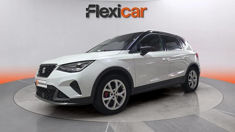 Usado Seat Arona FR 150 CV (110 kW) 2023 Blanco SUV