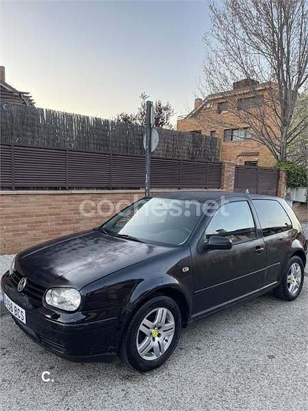 Usado VW Golf IV Highline 100 CV (73 kW) 2000 Negro Berlina
