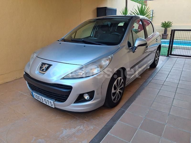 Usado Peugeot 207 70 CV (51 kW) 2010 Gris / plata Berlina