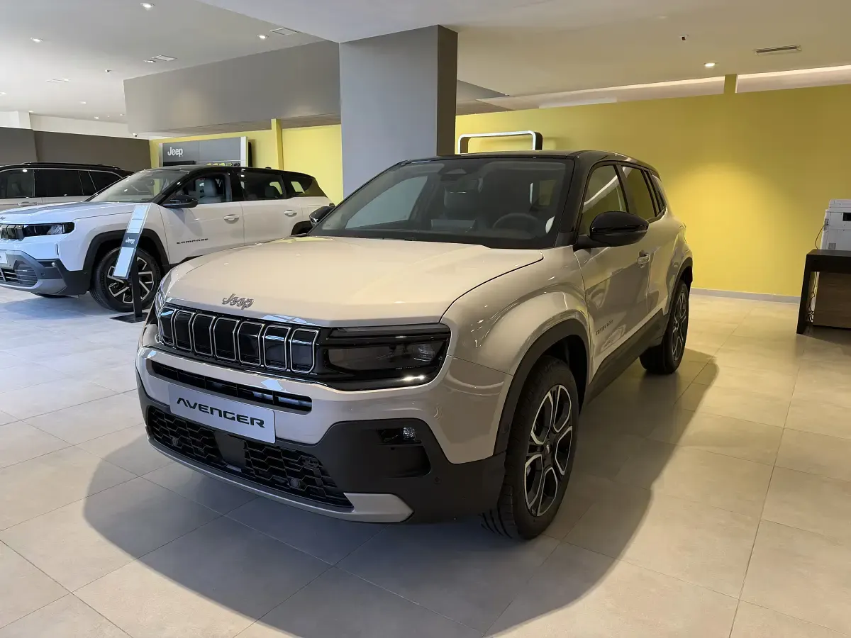 Nuevo Jeep Avenger Summit 110 CV (80 kW) 2026 Marrón SUV