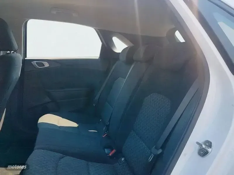 Usado Kia Ceed 100 CV (73 kW) 2022 Blanco Utilitario