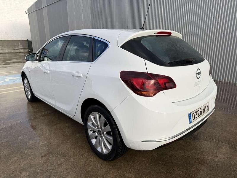 Usado Opel Astra Excellence 136 CV (100 kW) 2014 Blanco Utilitario