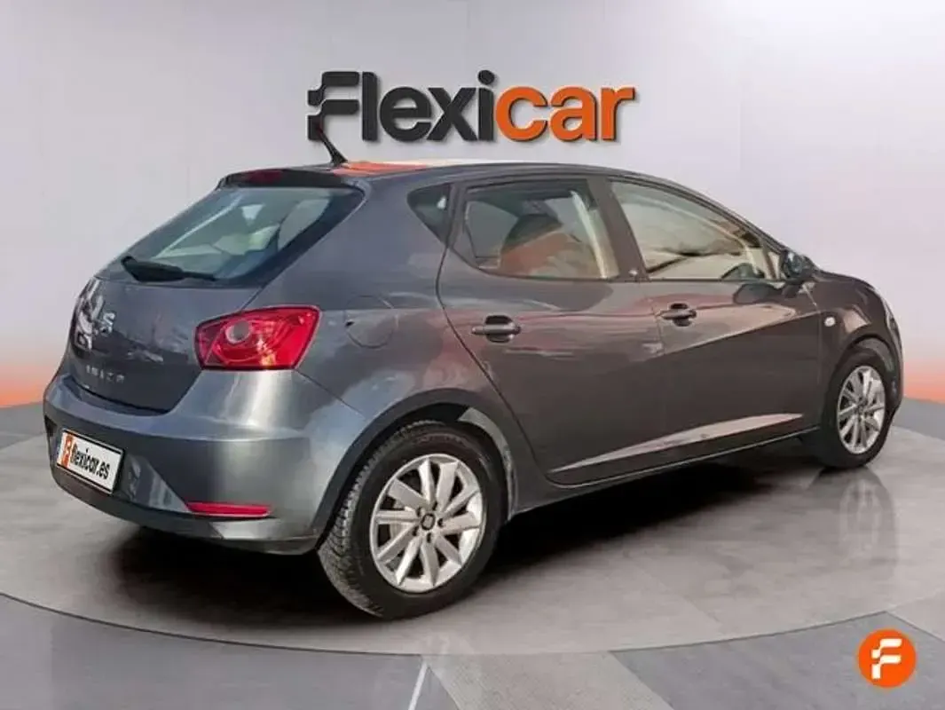 Usado Seat Ibiza Reference 90 CV (66 kW) 2017 Gris Utilitario