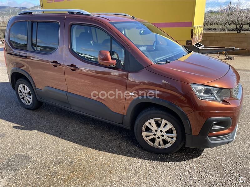 Usado Peugeot Rifter Allure 130 CV (95 kW) 2021 Naranja Monovolumen