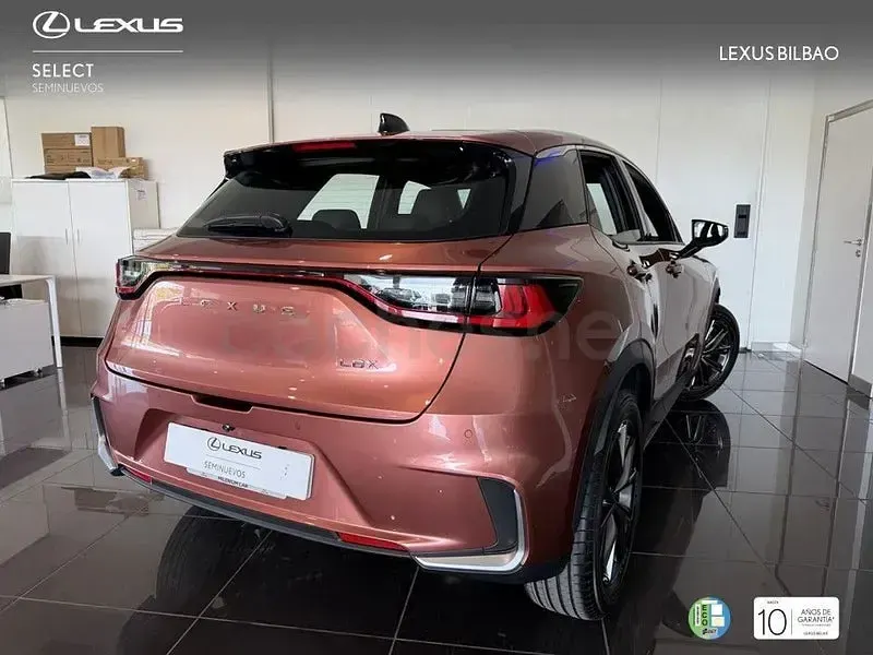 Usado Lexus LBX 136 CV (100 kW) 2026 Rosa SUV