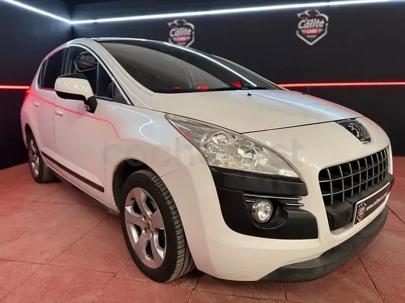 Usado Peugeot 3008 Active 115 CV (84 kW) 2013 Blanco Familiar