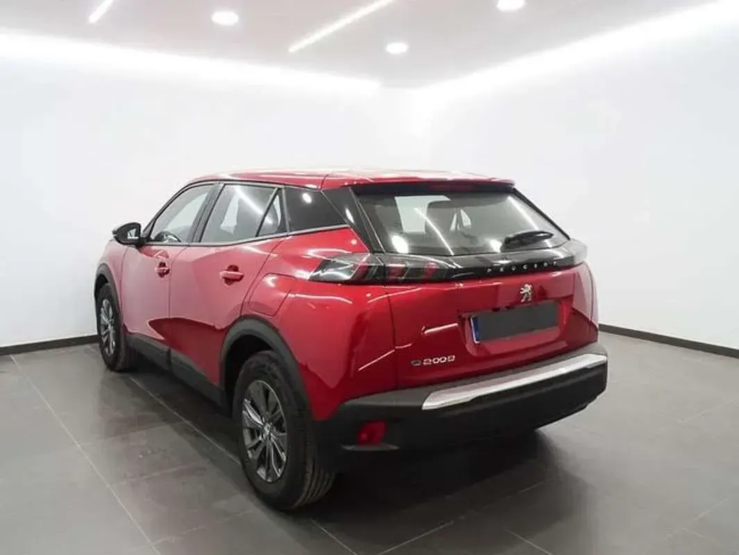 Usado Peugeot e-2008 Active 100 kW (136 CV) 2022 Rojo SUV