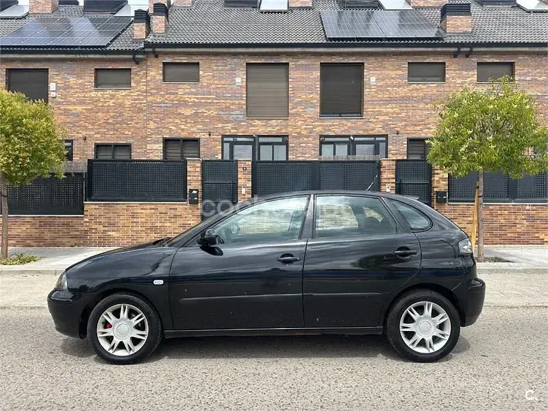 Usado Seat Ibiza Sport 75 CV (55 kW) 2005 Negro Utilitario