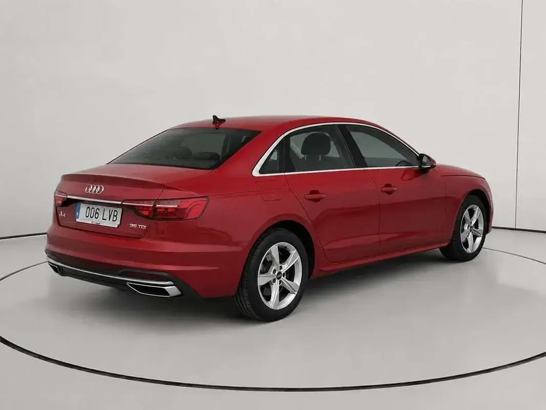 Usado Audi A4 Advanced 136 CV (100 kW) 2021 Rojo Berlina