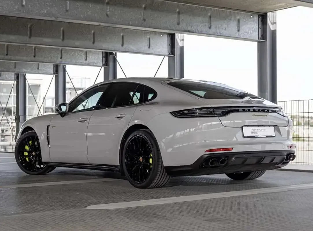 Usado Porsche Panamera 4 Platinum Edition 462 CV (339 kW) 2022 Gris Utilitario