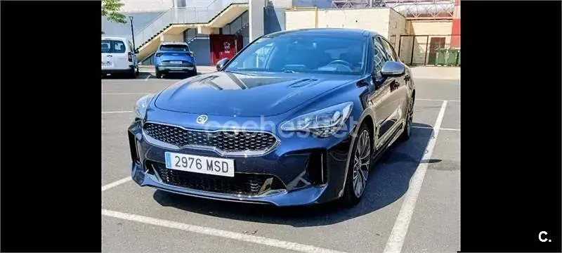 Usado Kia Stinger GT-Line 255 CV (187 kW) 2017 Azul Utilitario