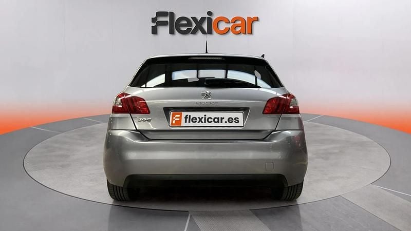 Usado Peugeot 308 Style 100 CV (73 kW) 2018 Gris Berlina