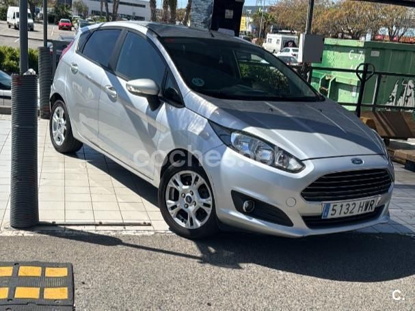Gris / plata Usado 2014 Ford Fiesta Trend Utilitario | 6300 € (Precio justo) - Imagen 1/4