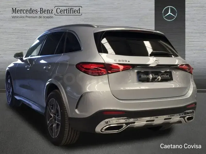 Usado Mercedes GLC300e 320 CV (235 kW) 2023 Gris / plata SUV