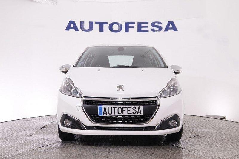 Usado Peugeot 208 Allure 82 CV (60 kW) 2016 Blanco Utilitario