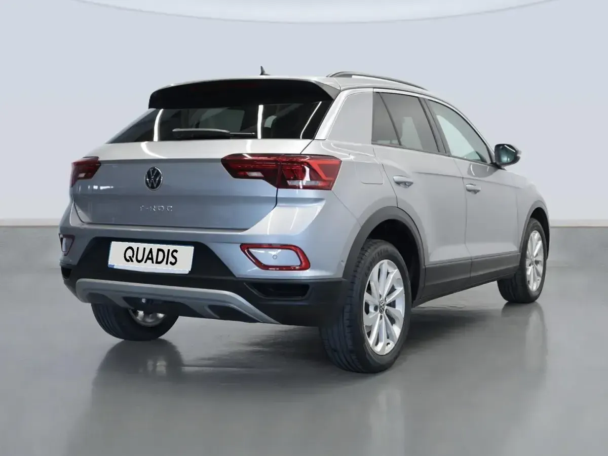 Usado VW T-Roc Life 110 CV (80 kW) 2022 Gris plata SUV