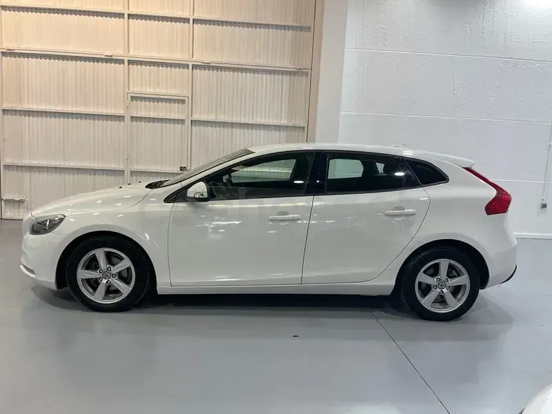 Usado Volvo V40 Momentum 115 CV (84 kW) 2013 Blanco Berlina